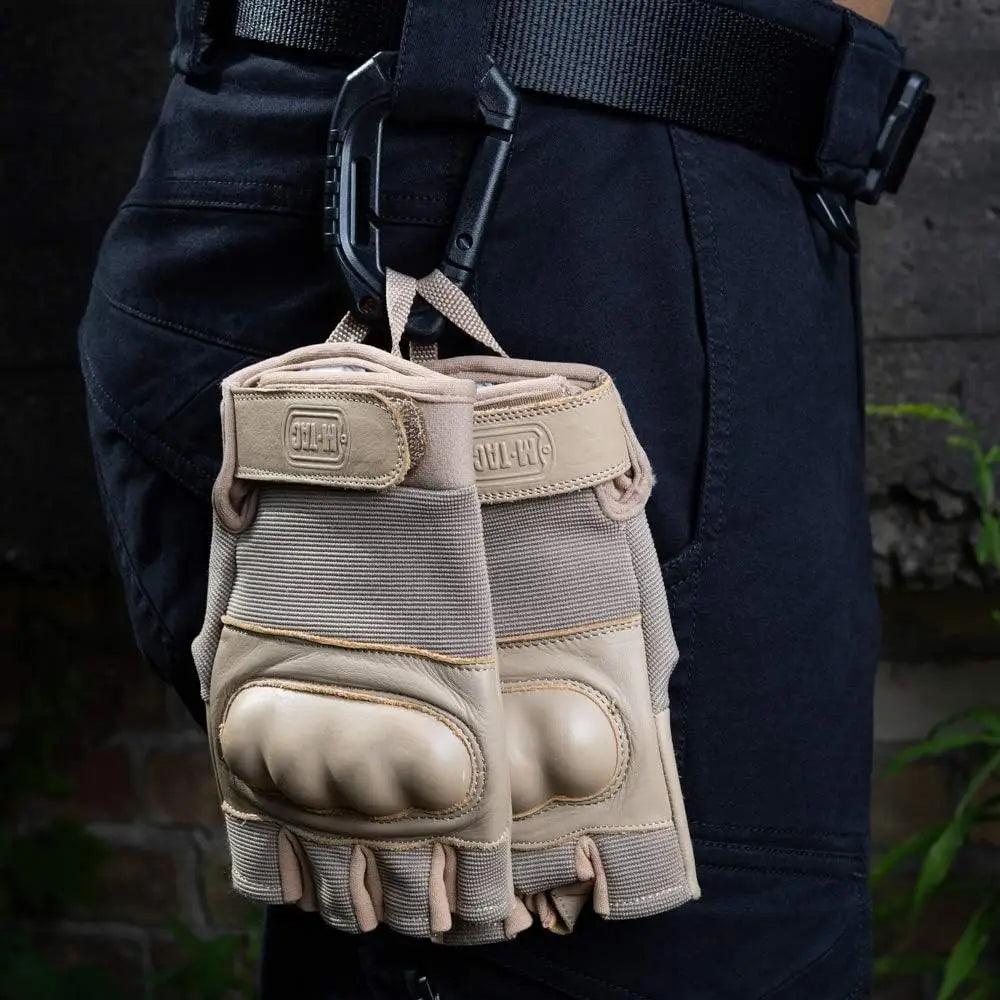 5Pcs Plastic Tactical Carabiners Fast Spring Hard Hook Buckle D - Clip For Molle Webbing Accessories Backpack/Vest/Belt - Inside The Bars