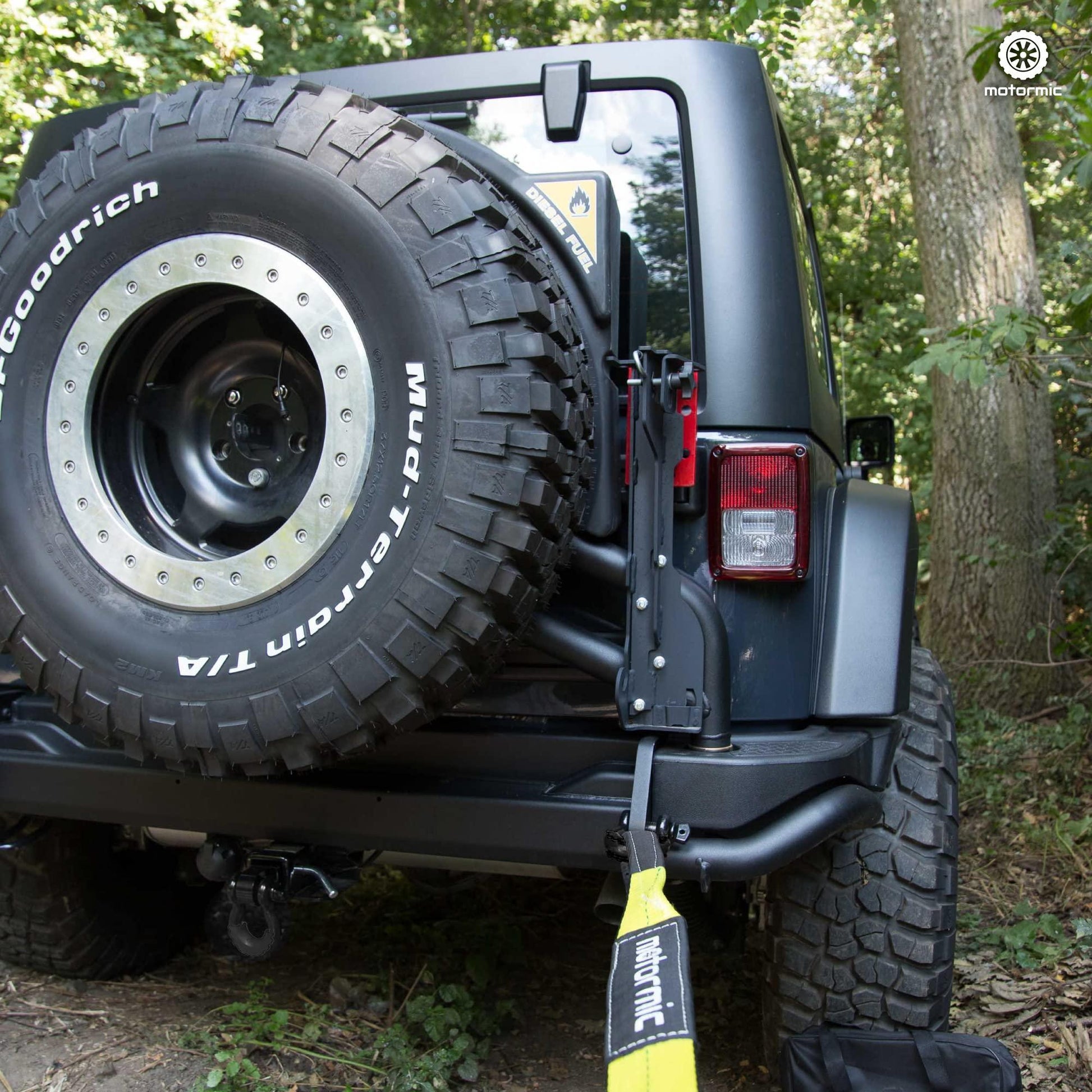 Motormic Unique D Ring Shackles 2 Pack Black Heavy Duty Towing - Inside The Bars
